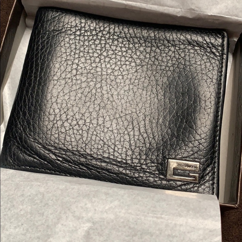 Men’s Gucci wallet